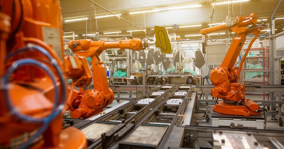 Humanoid Robots vs Cobots: The Ultimate Factory Comparison (2026)
